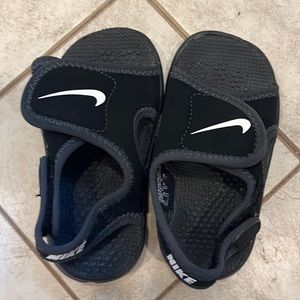 Nike sandals size 6